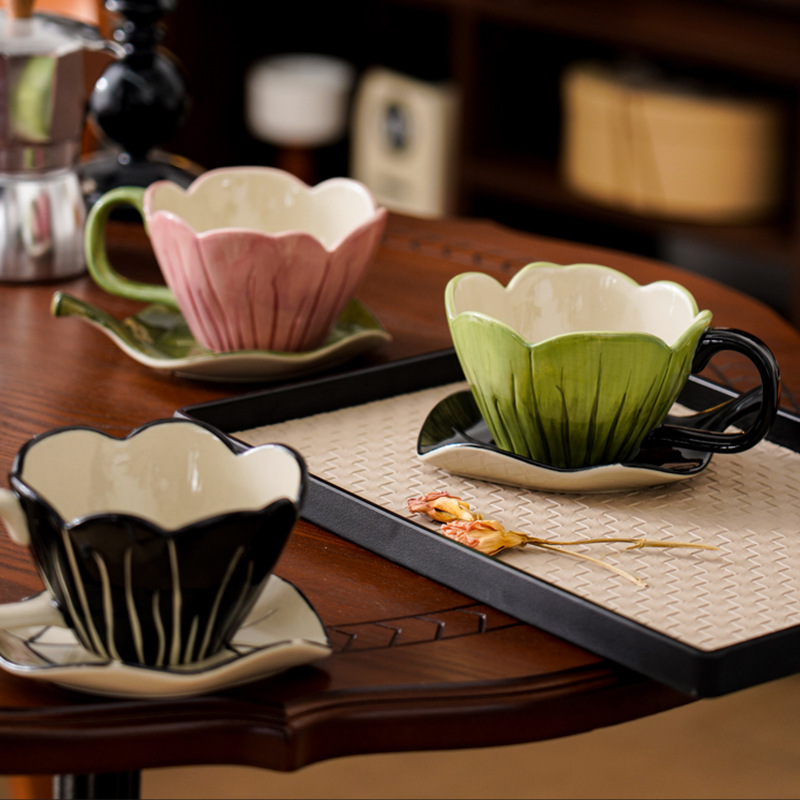 غير النظامية رسمت باليد فنجان  - مراجعة Coffee Leaves Tea وسعره